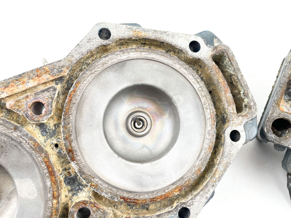 1996 Yamaha 115 HP 2 Stroke Outboard Cylinder Head Set 6E5-11111-10-94 OEM