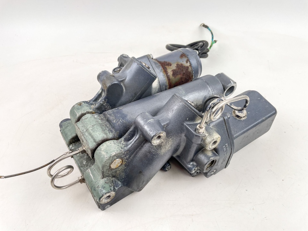 1996 Yamaha 115 HP 2 Stroke Outboard Power Trim Tilt Unit 6G5-43800-06-4D OEM