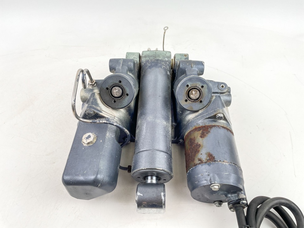 1996 Yamaha 115 HP 2 Stroke Outboard Power Trim Tilt Unit 6G5-43800-06-4D OEM