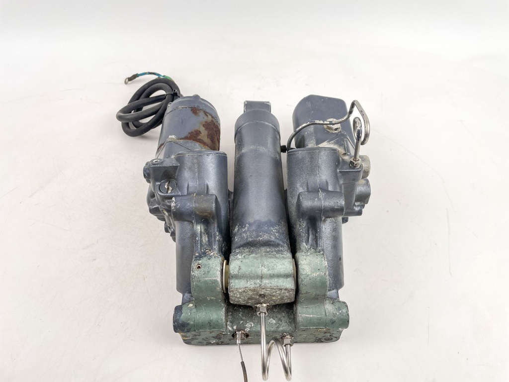 1996 Yamaha 115 HP 2 Stroke Outboard Power Trim Tilt Unit 6G5-43800-06-4D OEM