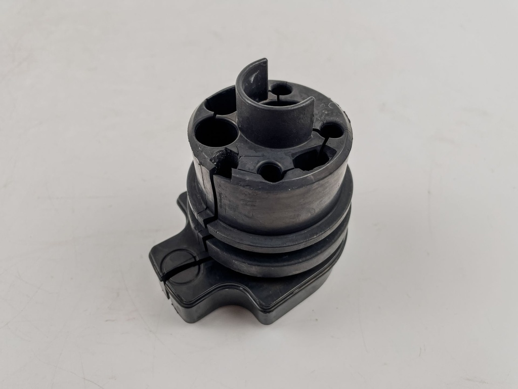 2018 Yamaha 90 HP 4 Stroke Outboard Cable Grommet Stopper Plate 6CB-42761-00-00