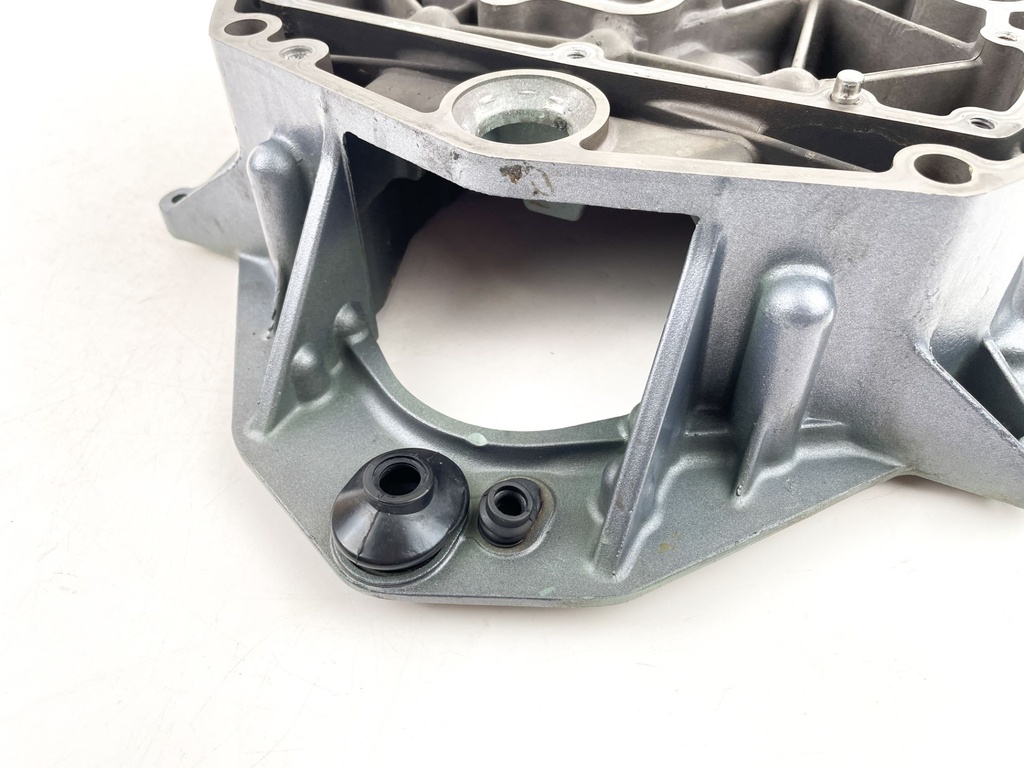 2003 Yamaha 90 HP 4 Stroke Outboard Exhaust Guide 67F-41137-01-94 OEM