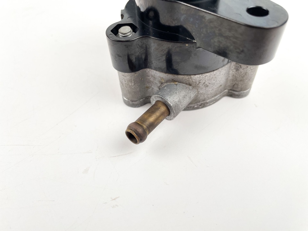 2003 Yamaha 90 HP 4 Stroke Outboard Fuel Pump 68V-24410-00-00 OEM