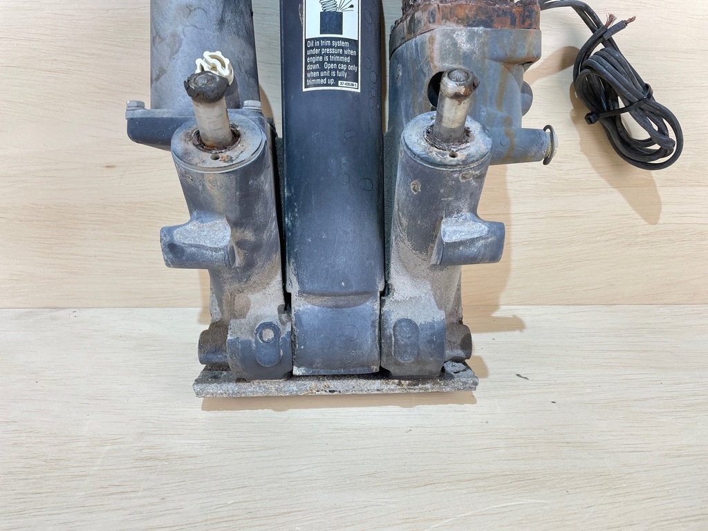 2001 Mercury 225HP Optimax Power Trim And Tilt Unit Assembly 2 Wire