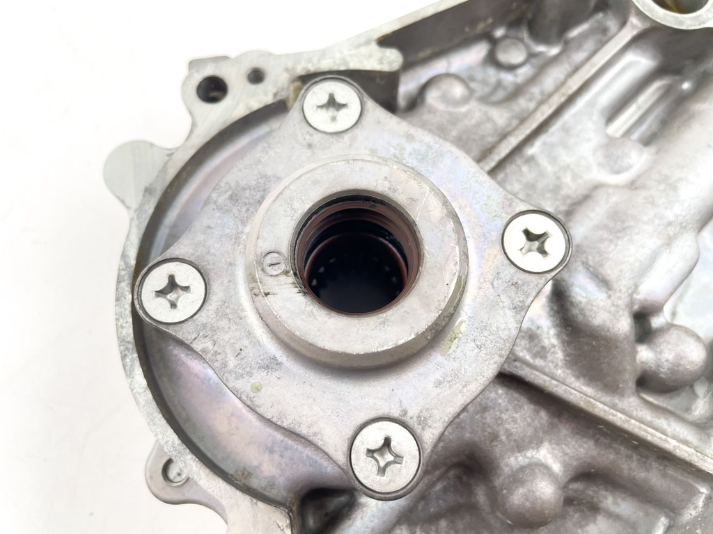 2003 Yamaha 90 HP 4 Stroke Outboard Oil Pump 67F-13300-03-00 OEM