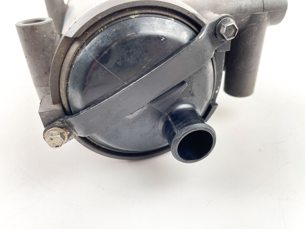 2006 Mercury 275 HP 4 Stroke Outboard Integrated Oil Cooler Module 8M0132390 OEM