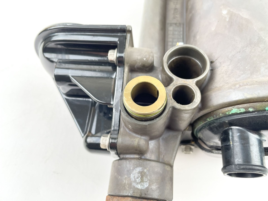 2006 Mercury 275 HP 4 Stroke Outboard Integrated Oil Cooler Module 8M0132390 OEM