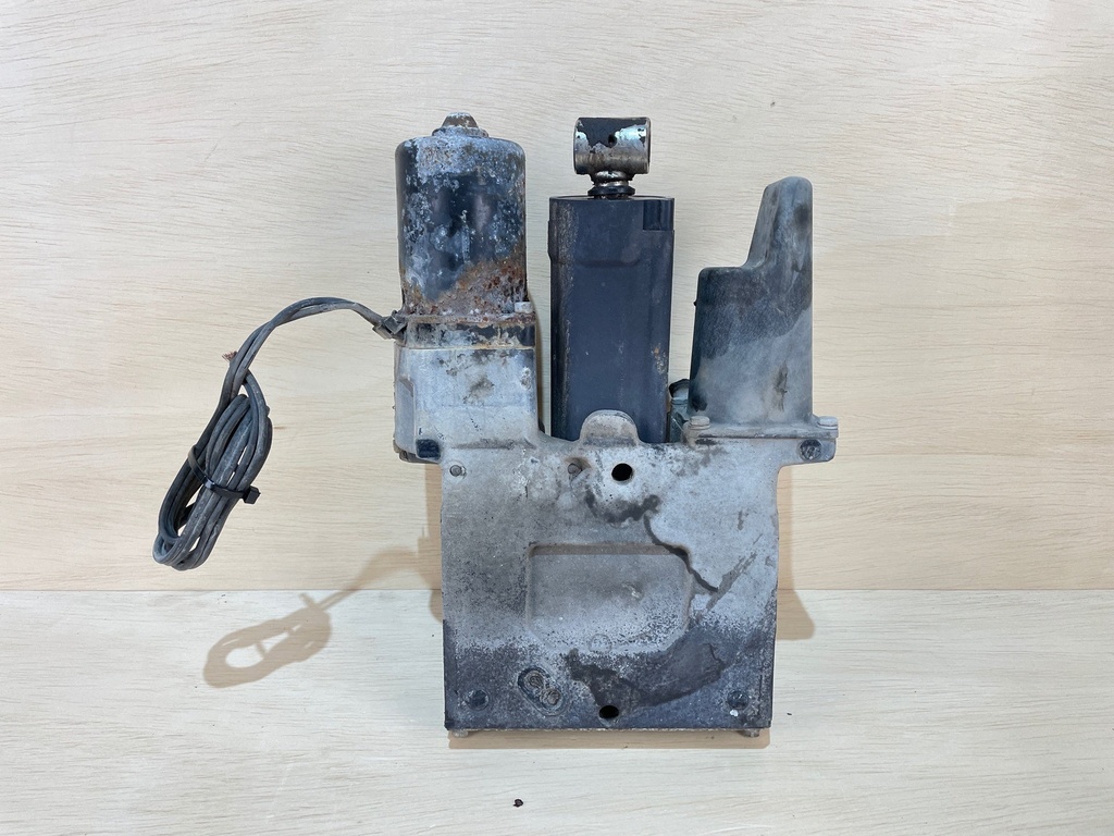 2001 Mercury 225HP Optimax Power Trim And Tilt Unit Assembly 2 Wire