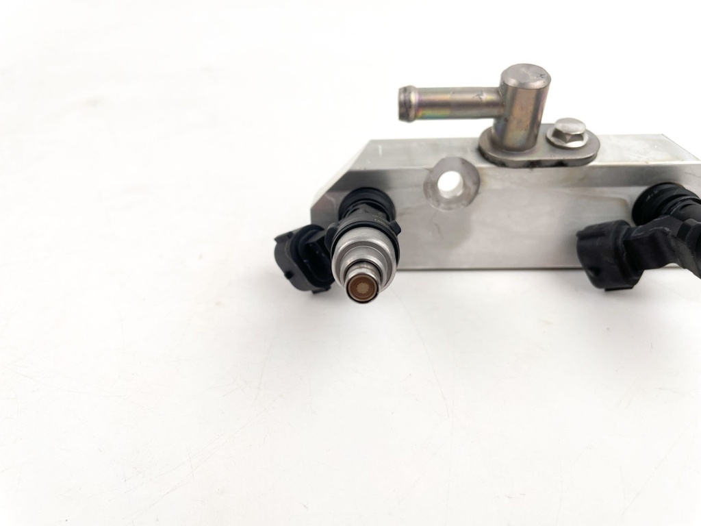 2013 Suzuki 60 HP 4 Stroke Outboard Fuel Injector Set W/ Rail 15710-85K00 OEM