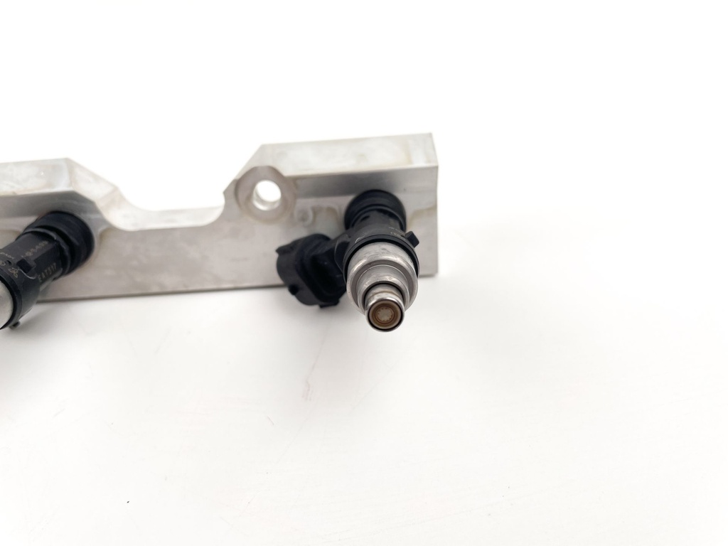 2013 Suzuki 60 HP 4 Stroke Outboard Fuel Injector Set W/ Rail 15710-85K00 OEM