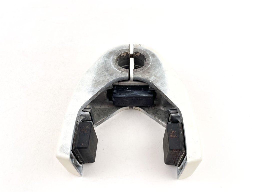 2005 Johnson 50 HP 2 Stroke Outboard Lower Mount Covers Set 0332419 0332420 OEM