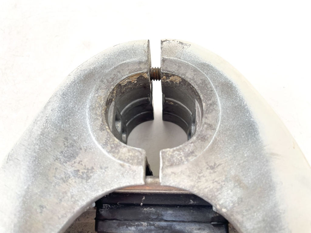 2005 Johnson 50 HP 2 Stroke Outboard Lower Mount Covers Set 0332419 0332420 OEM