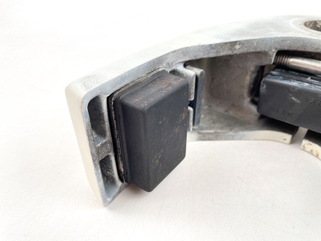 2005 Johnson 50 HP 2 Stroke Outboard Lower Mount Covers Set 0332419 0332420 OEM