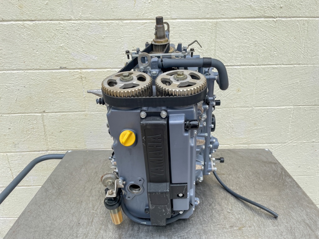 2001 - 2004 Yamaha F 80 90 100 HP 4 Stroke Outboard Powerhead Crankcase Assembly