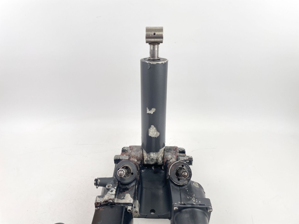 1989 Mercury 150 HP 2 Stroke Outboard Power Trim Tilt Unit 3 Wire - Needs Motor