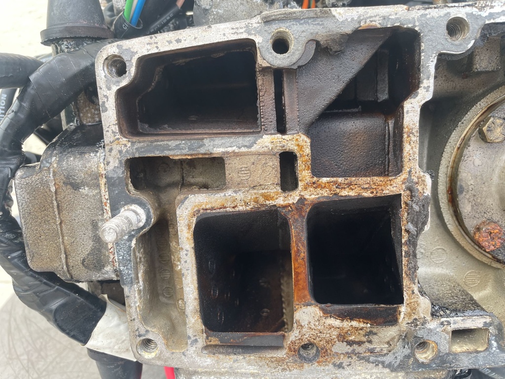 1999 Johnson 50 HP 2 Stroke Outboard Powerhead 0437342 OEM