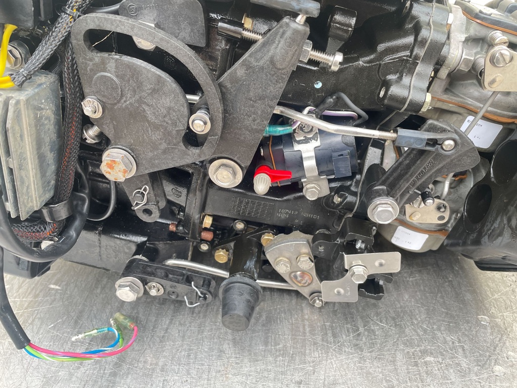 2005 Johnson 50 HP 2 Stroke Outboard Powerhead 0437342 OEM