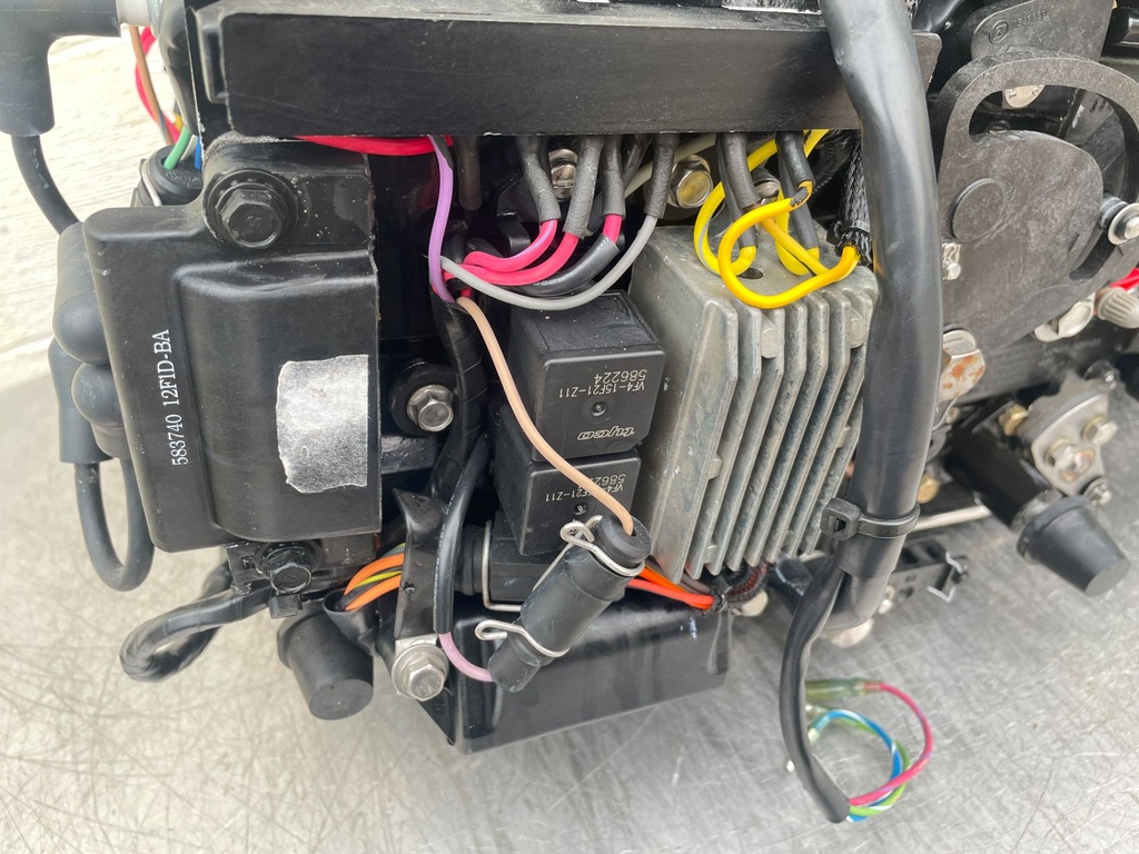 2005 Johnson 50 HP 2 Stroke Outboard Powerhead 0437342 OEM