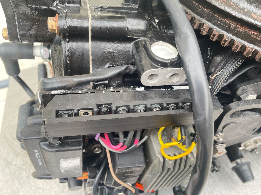 2005 Johnson 50 HP 2 Stroke Outboard Powerhead 0437342 OEM