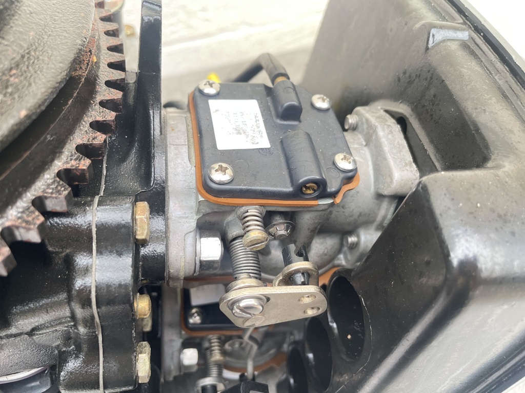 2005 Johnson 50 HP 2 Stroke Outboard Powerhead 0437342 OEM