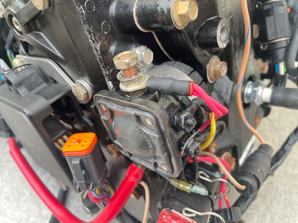 2005 Johnson 50 HP 2 Stroke Outboard Powerhead 0437342 OEM