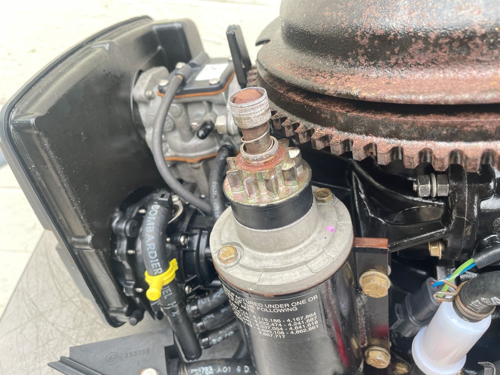 2005 Johnson 50 HP 2 Stroke Outboard Powerhead 0437342 OEM