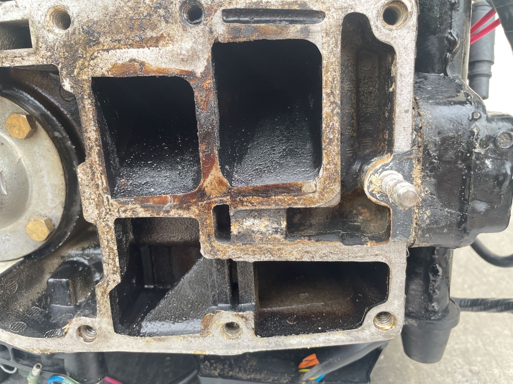 2005 Johnson 50 HP 2 Stroke Outboard Powerhead 0437342 OEM