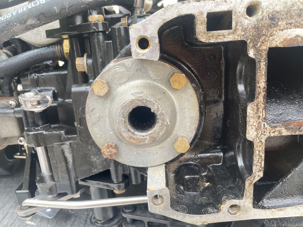 2005 Johnson 50 HP 2 Stroke Outboard Powerhead 0437342 OEM