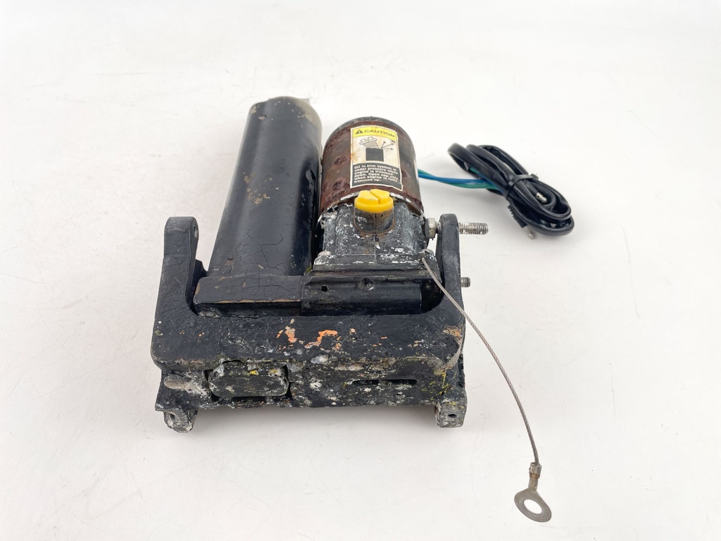 830150T2 Mercury 40 50 60 HP 2 Stroke Outboard Power Trim Tilt Unit Assembly 8M0055011