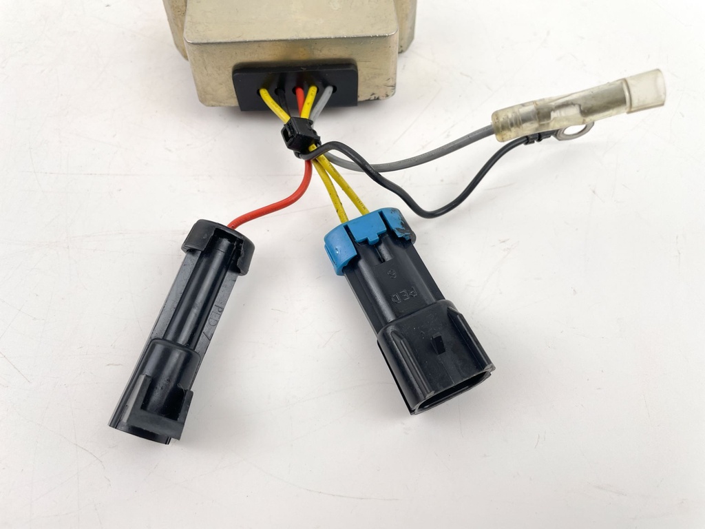 2008 Mercury 40 HP 4 Stroke Outboard Voltage Regulator 893640T01 OEM