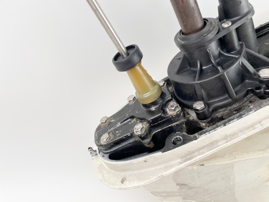 2003 Johnson 225 HP 2 Stroke Outboard 25" XL Lower Unit Gear Case M1