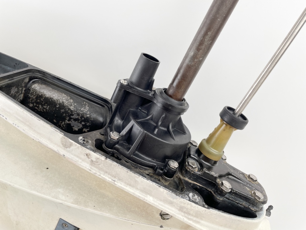 2003 Johnson 225 HP 2 Stroke Outboard 25" XL Lower Unit Gear Case M1