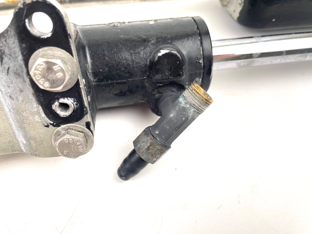 2006 Evinrude 225 HP 2 Stroke Outboard Hydraulic Steering Cylinder HC-5340-42 OEM