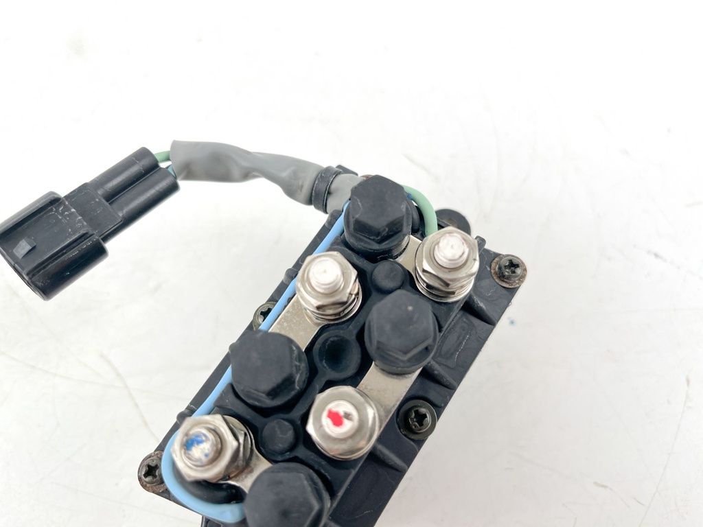 2001 Yamaha 225 HP 2 Stroke Outboard Trim Tilt Relay 61A-81950-00-00 OEM