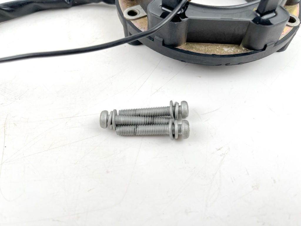 2001 Yamaha 225 HP 2 Stroke Outboard Coil Pulser 61A-85580-01-00 OEM