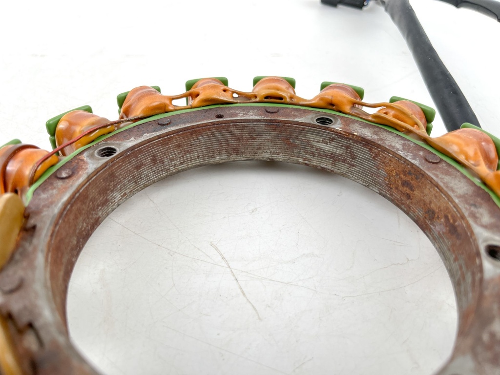 2001 Yamaha 225 HP 2 Stroke Outboard Stator Assembly 61A-85510-02-00 OEM