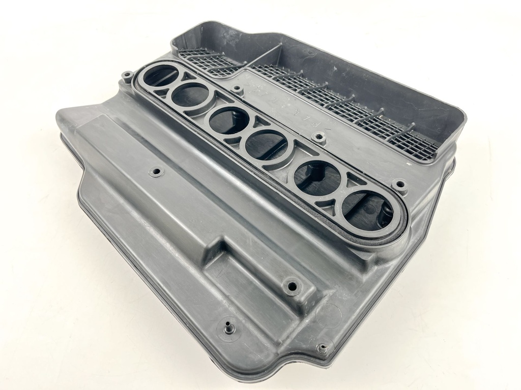 2001 Yamaha 225 HP 2 Stroke Outboard Intake Air Silencer Assembly 65L-14440-00-00