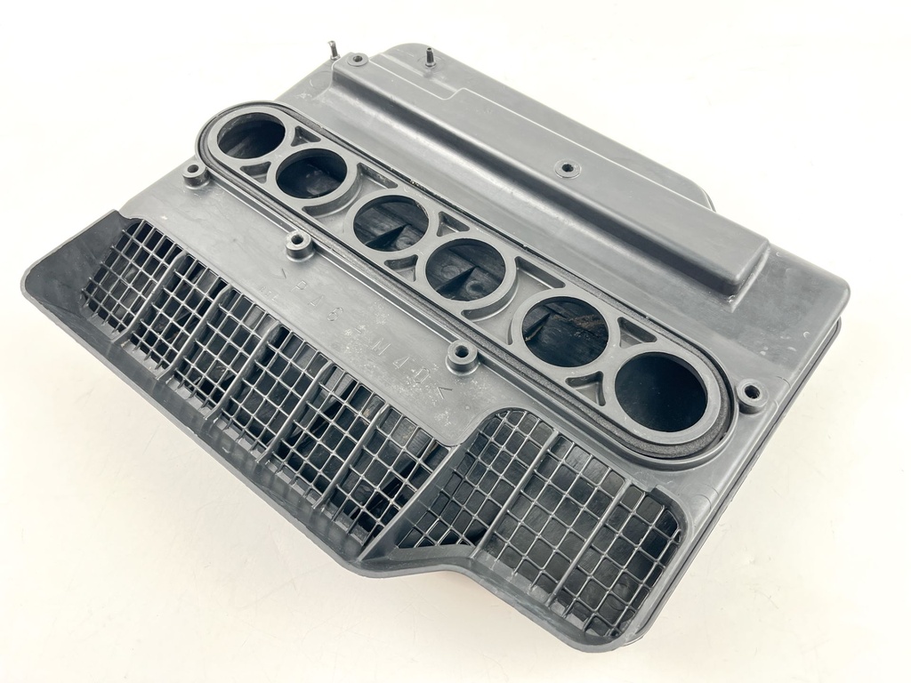 2001 Yamaha 225 HP 2 Stroke Outboard Intake Air Silencer Assembly 65L-14440-00-00