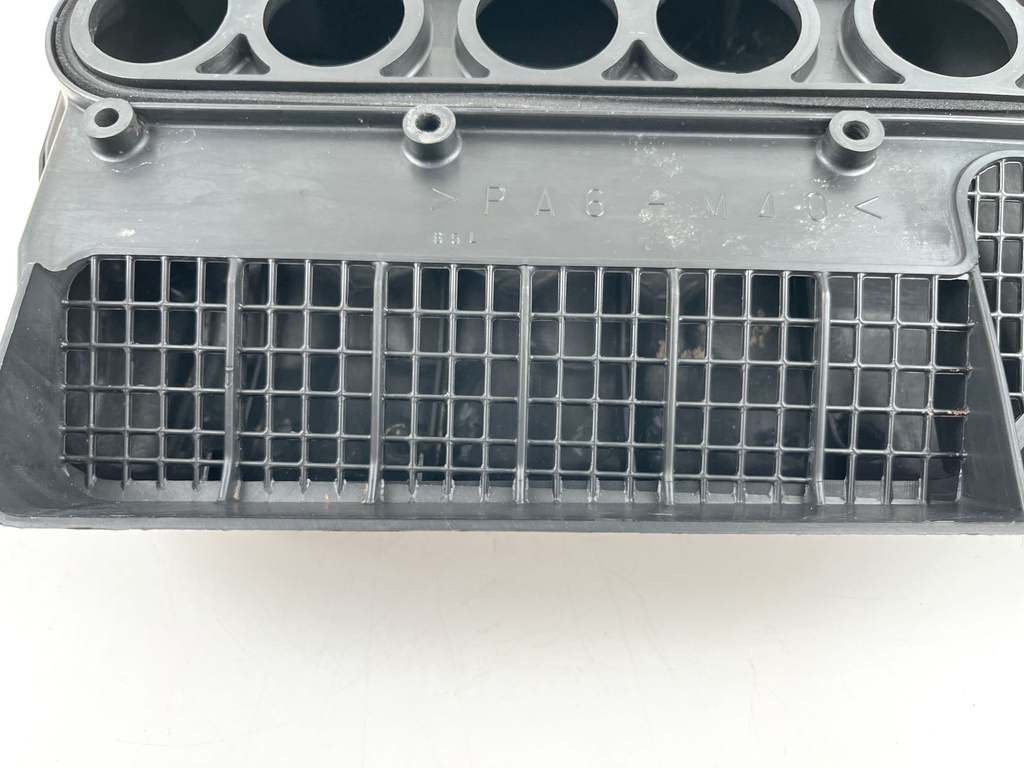 2001 Yamaha 225 HP 2 Stroke Outboard Intake Air Silencer Assembly 65L-14440-00-00