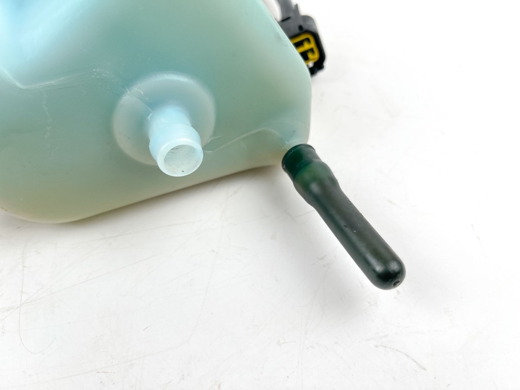 90 - 2005 Yamaha 200 225 250 300 HP 2 Stroke Outboard Oil Tank 61A-21750-00-00