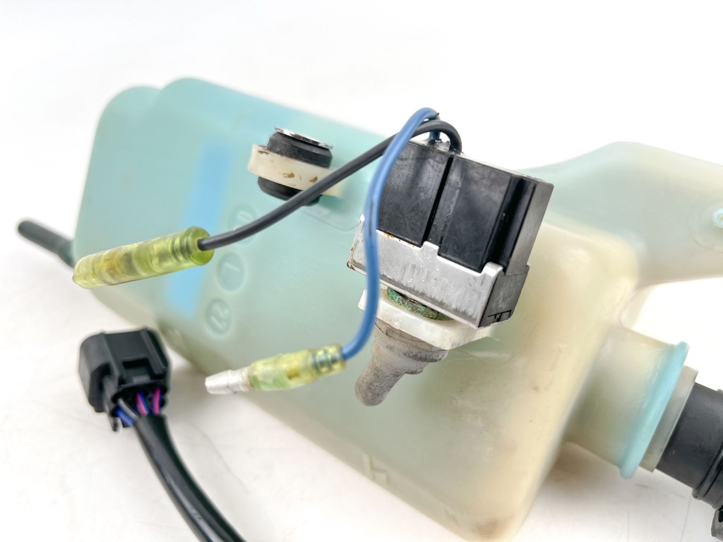 90 - 2005 Yamaha 200 225 250 300 HP 2 Stroke Outboard Oil Tank 61A-21750-00-00