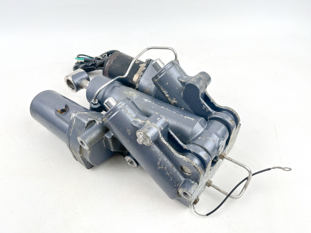 2001 Yamaha 225 HP 2 Stroke Outboard Power Trim Tilt Unit 61A-43800-25-4D - Repair