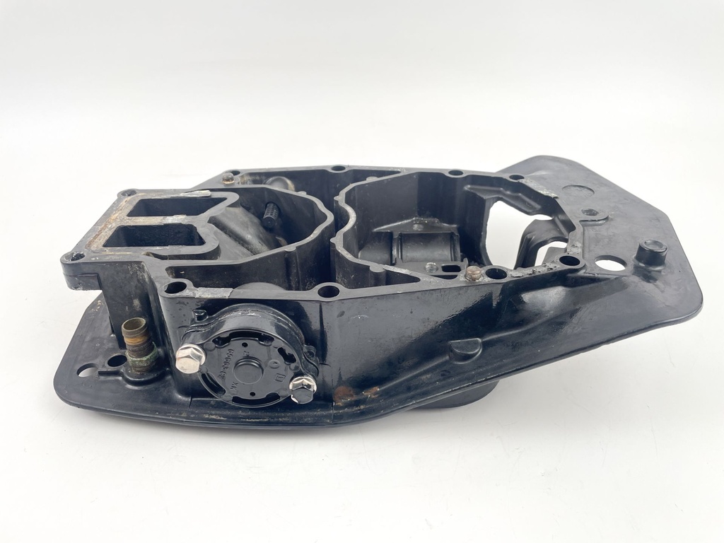 2001 Mercury 225 HP 2 Stroke Outboard Exhaust Plate Guide 832935A15 OEM