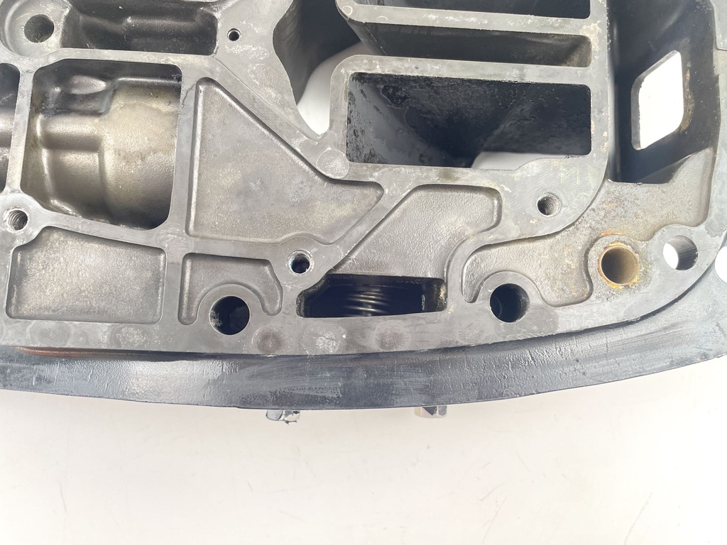 2001 Mercury 225 HP 2 Stroke Outboard Exhaust Plate Guide 832935A15 OEM