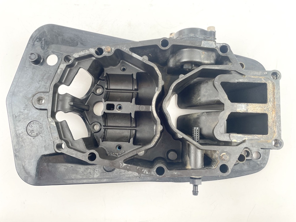 2001 Mercury 225 HP 2 Stroke Outboard Exhaust Plate Guide 832935A15 OEM