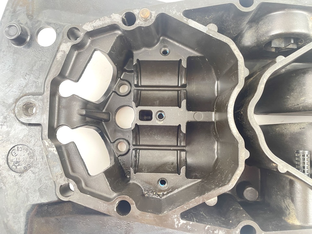 2001 Mercury 225 HP 2 Stroke Outboard Exhaust Plate Guide 832935A15 OEM