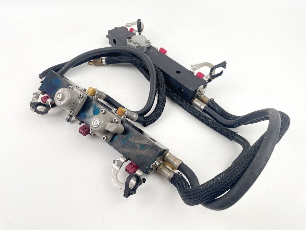 2001 Mercury 225 HP 2 Stroke Outboard Fuel Injector Set W/ Rail 884429A8 OEM