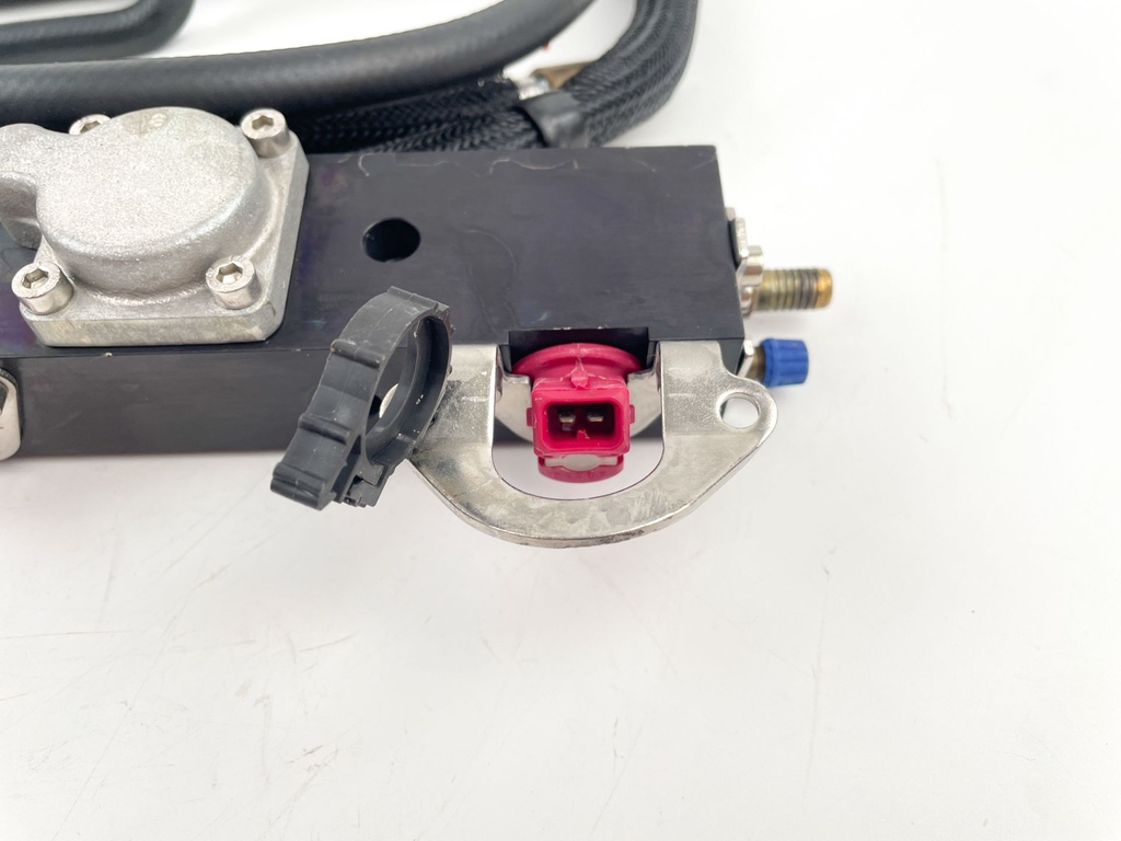 2001 Mercury 225 HP 2 Stroke Outboard Fuel Injector Set W/ Rail 884429A8 OEM