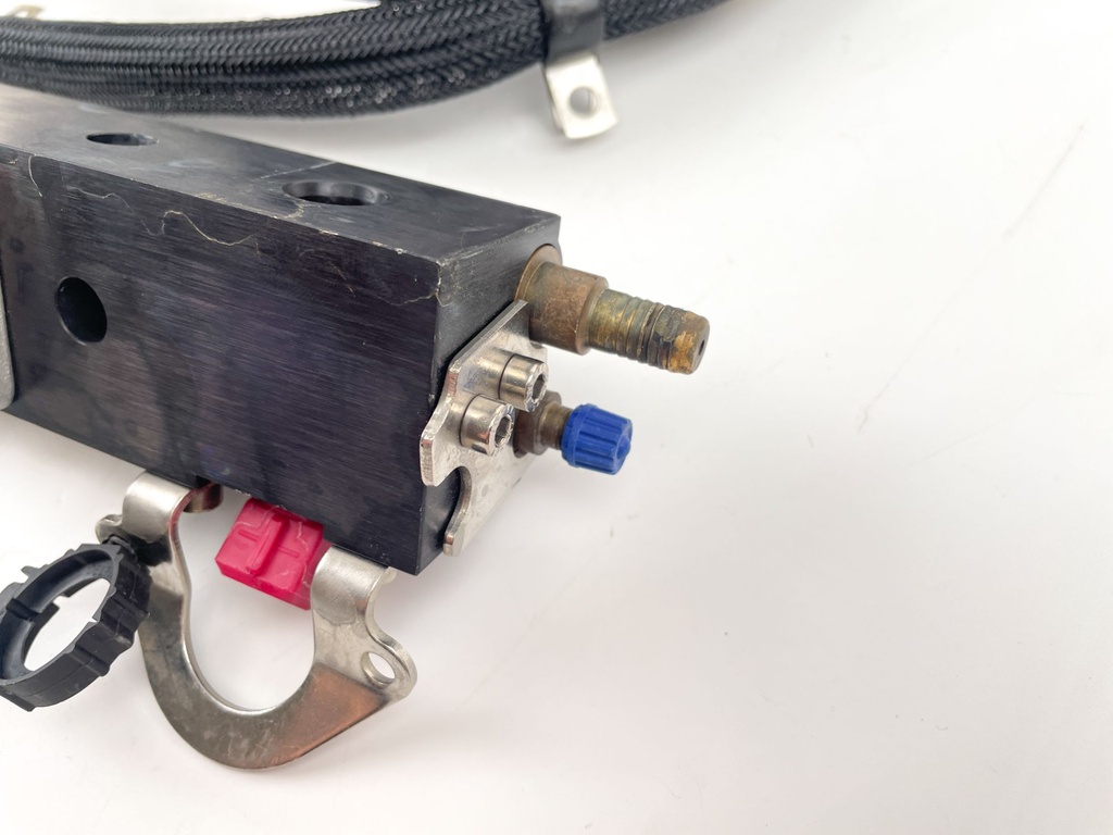 2001 Mercury 225 HP 2 Stroke Outboard Fuel Injector Set W/ Rail 884429A8 OEM