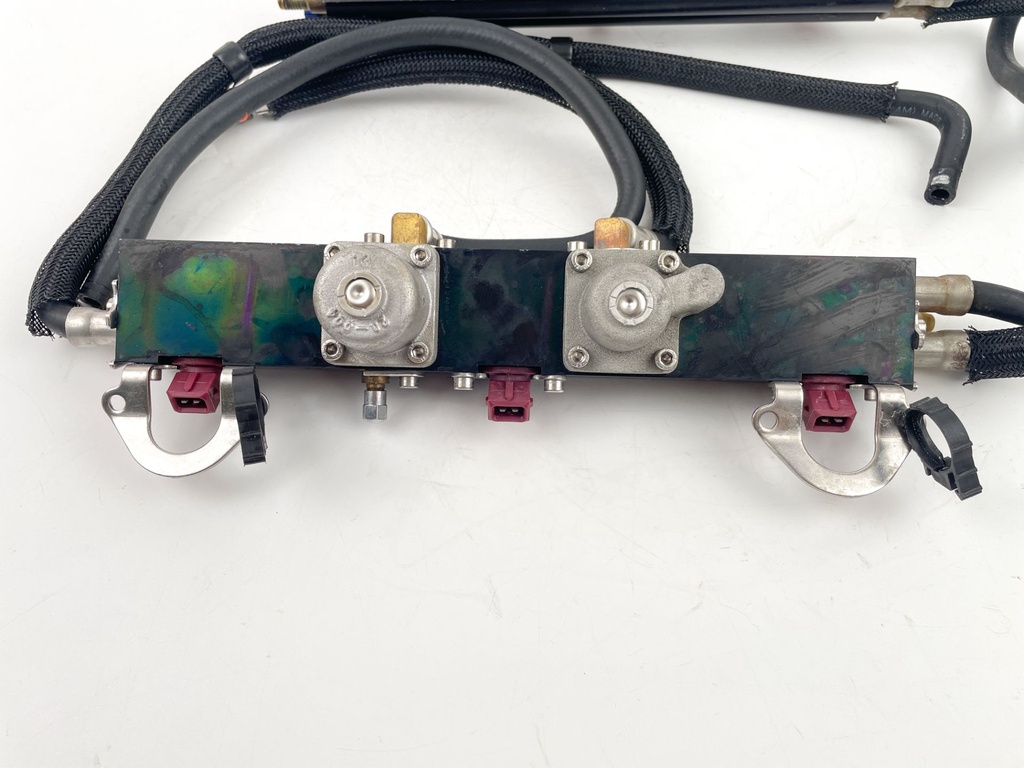 2001 Mercury 225 HP 2 Stroke Outboard Fuel Injector Set W/ Rail 884429A8 OEM